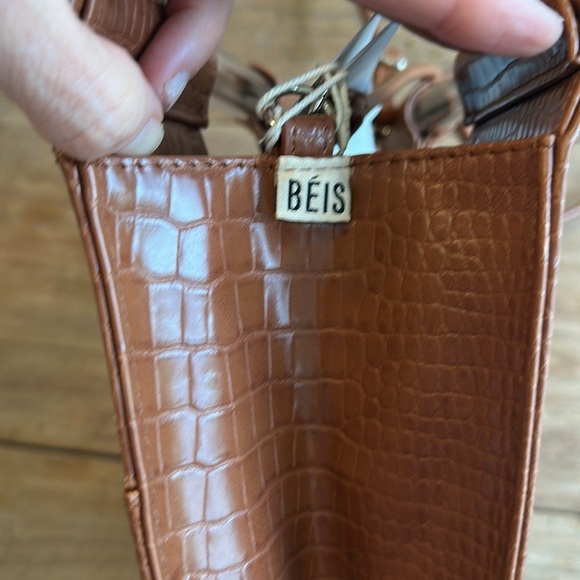 NWT Beis Crossbody Bag in Cognac Faux Croc - Structured Bag for Fall - Picture 9 of 12